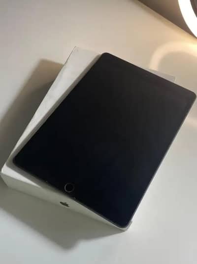 iPad 8th Generation 9.8/10 condition