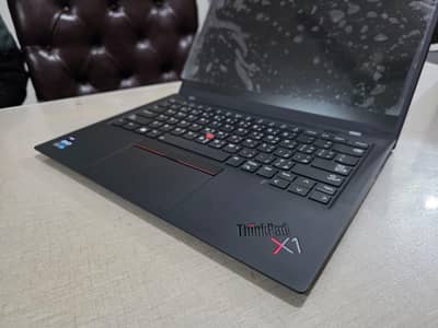 Lenovo Thinkpad x1 carbon  / i7-13th gen (carbon gen 11)
