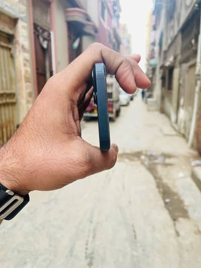 iphone 13 128 gb jv under Apple warranty