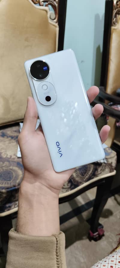 brand new vivo v40 I'm warranty scretchless set 03268516424