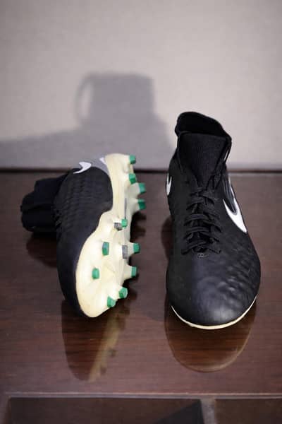 FOOTBALL SHOES
