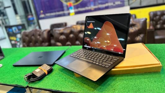 Microsoft surface 4 (13.3 inches laptop core i7 11th gen)