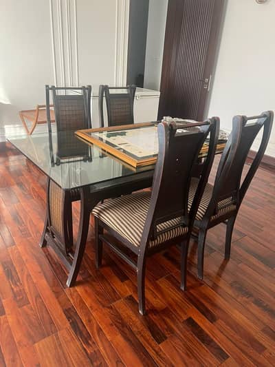 4 CHAIR 1 DINING TABLE WITH MIRROR