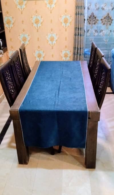 Dining Table with 6 chairs