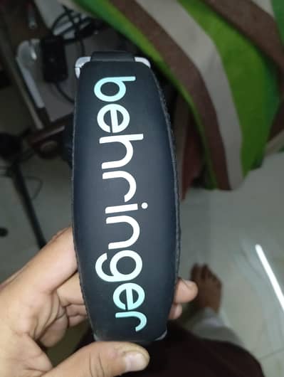 behringer HMP1000BK headphones