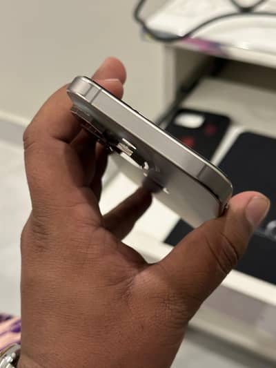 Iphone 15 pro max factory lock 256 gb(4 months sim time available)