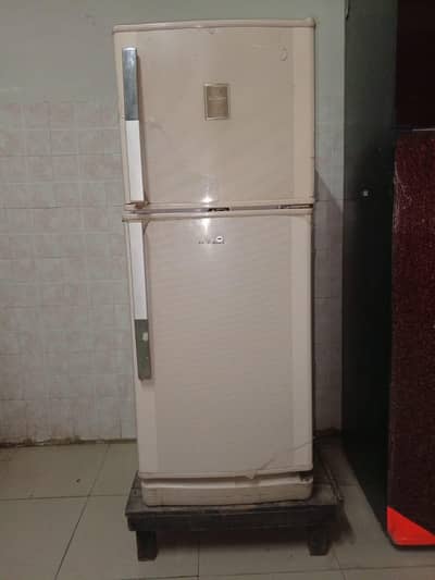 Dawlance fridge medium size