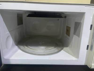 Microwave oven full size