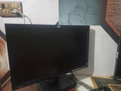Monitor with stand 18 inches
