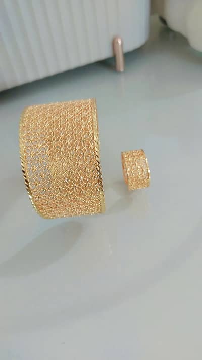 Bangle carra with ring