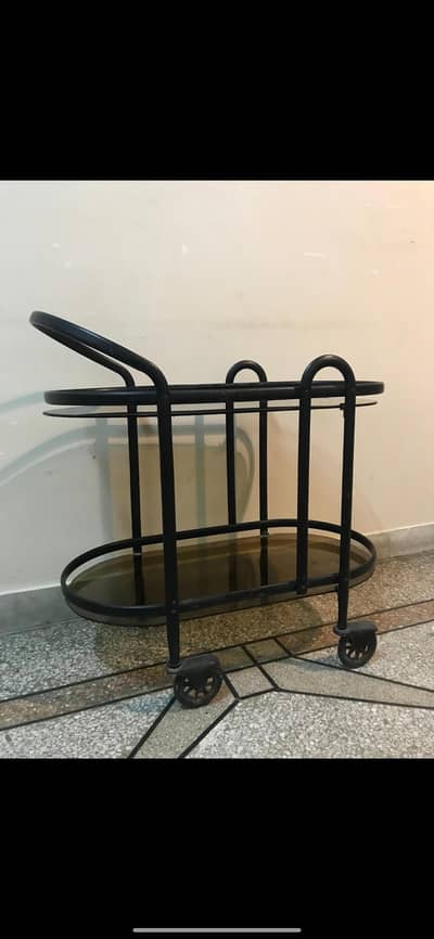 Tea trolly [metal]