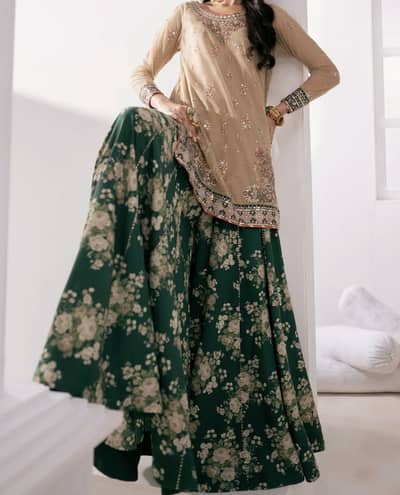 Boutique/ wedding dress/ formal wear / fancy dress