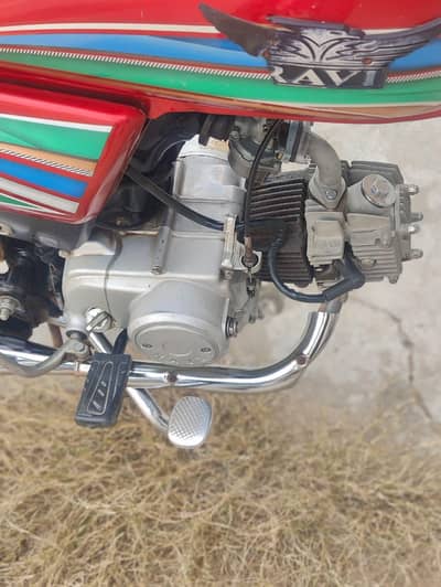 دو عدد موٹر سائیکل ایک راوی اور ایک یونائٹڈ فار سیل