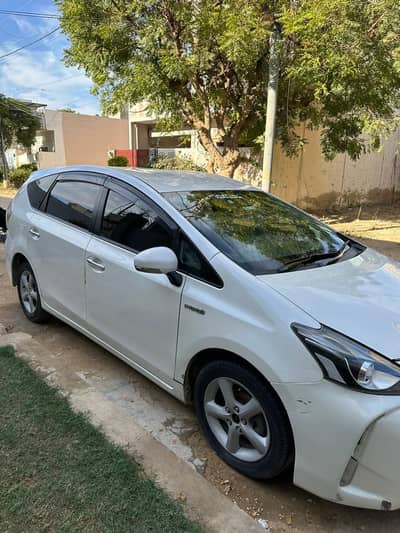 Toyota Prius Alpha G Touring 2018 – Hybrid Luxury MPV