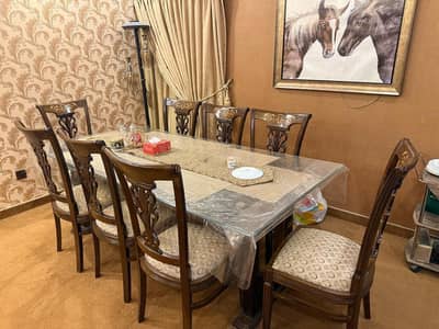 Dining Table For Sale In Excellent Condition