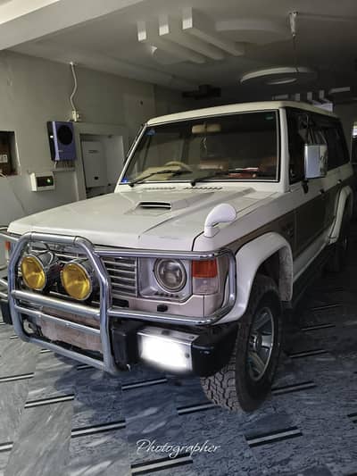 unique Mitsubishi Pajero 2.5 tdi automatic transmission