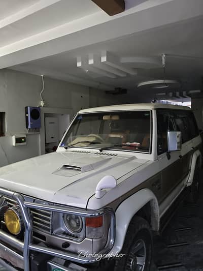 unique Mitsubishi Pajero 2.5 tdi automatic transmission