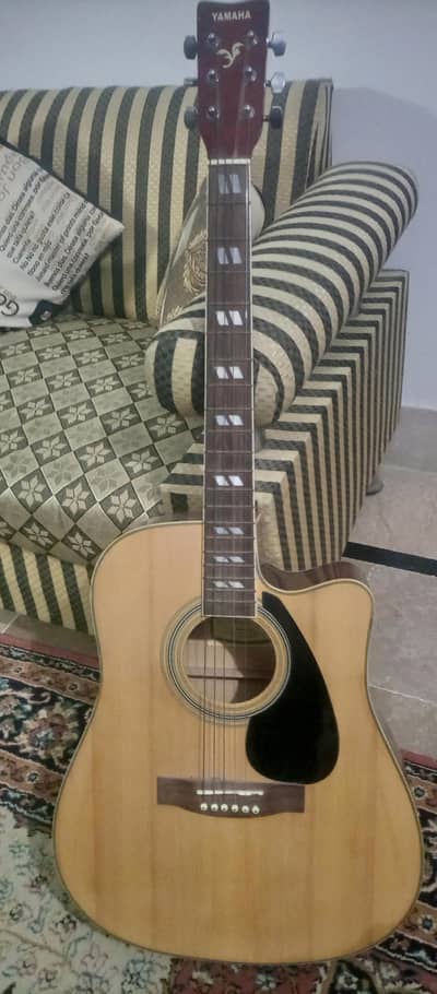 Yamaha Hollow body guitar for sale