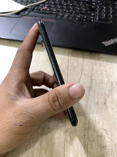 iPhone SE sim glitch 128gb