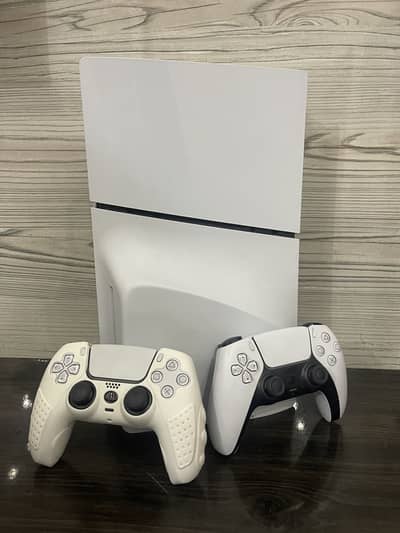 PlayStation 5 1TB  2 Controllers With Box,9 months official warranty