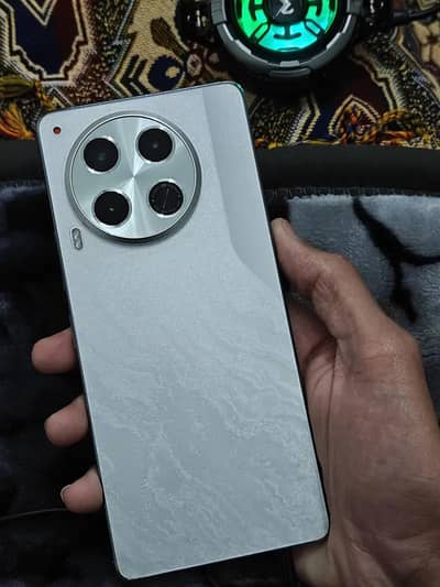 Tecno CAMON 30 8GB 256GB Dual Sim 4G 9.7/10