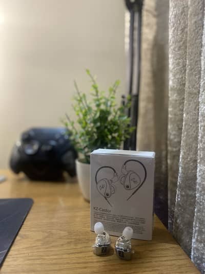 KZ Castor IEMS with MIC (Open Box Brand New) wired earphones
