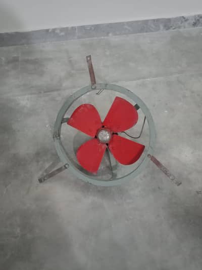 12" Metal Exhaust Fan for sale good condition