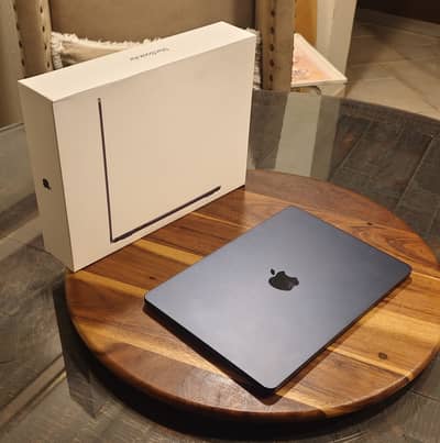 •	MacBook Air M4 2025 – 16GB RAM | 512GB SSD | Midnight Blue (Beautif