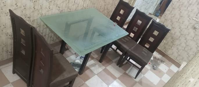 Beautiful 6 sitters dining table