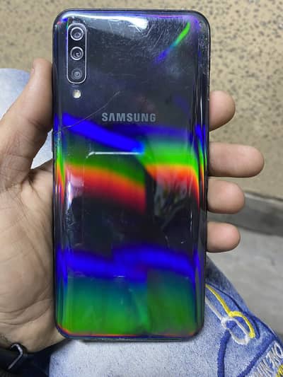 Samsung a50 4/128 display change hai or glass carck hai
