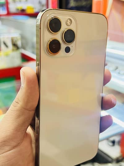 12 pro max 128 GB Battery 100 10/9.5 conditions Gold Clr Water Pack