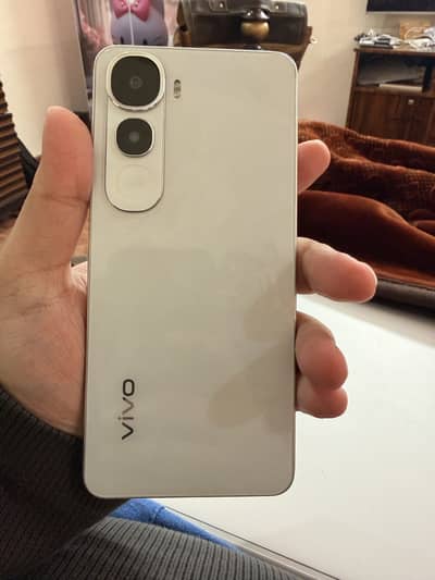 VIVO Y400 8/256 White Color 8 Months Warranty Remaining