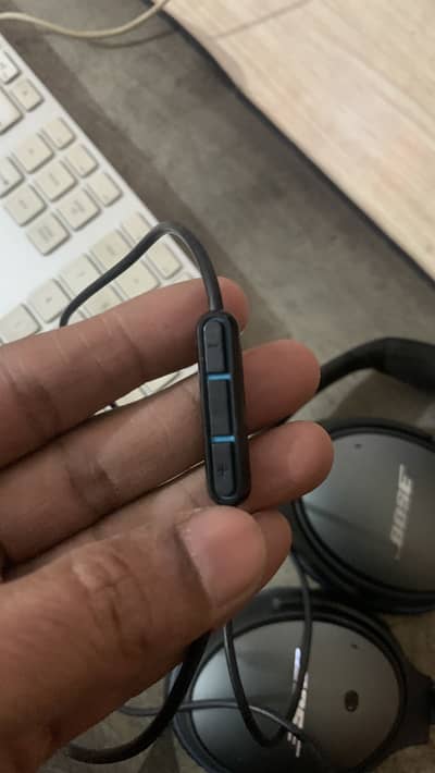 Bose heaphone  with box and cable