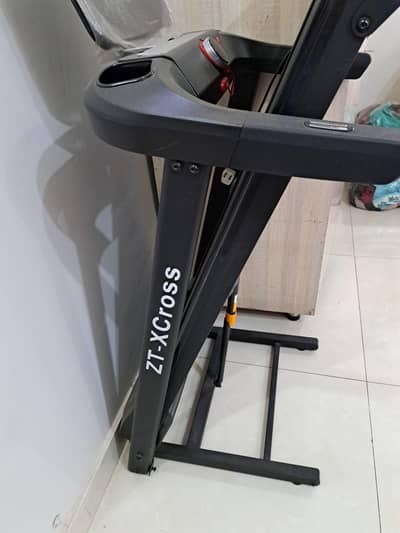 treadmill device in excellent condition