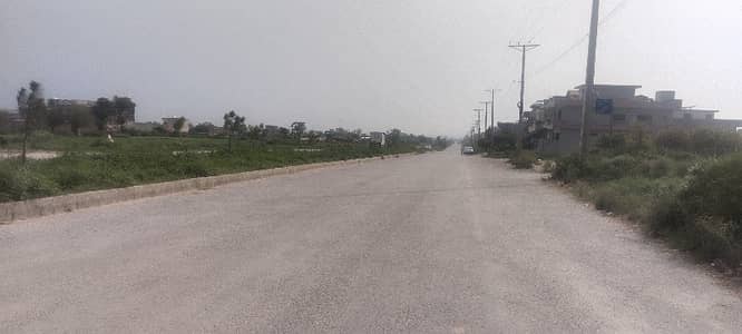 7 Marla Service Road Plot