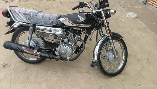 new bike Honda 125 self start black