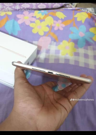 IPAD MINI 5 64 GB  WITH BOX AND ORIGINAL CHARGER