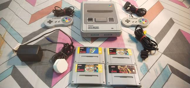 Super Nintendo (SNES) Console Bundle with 4 Games & 2 Controllers
