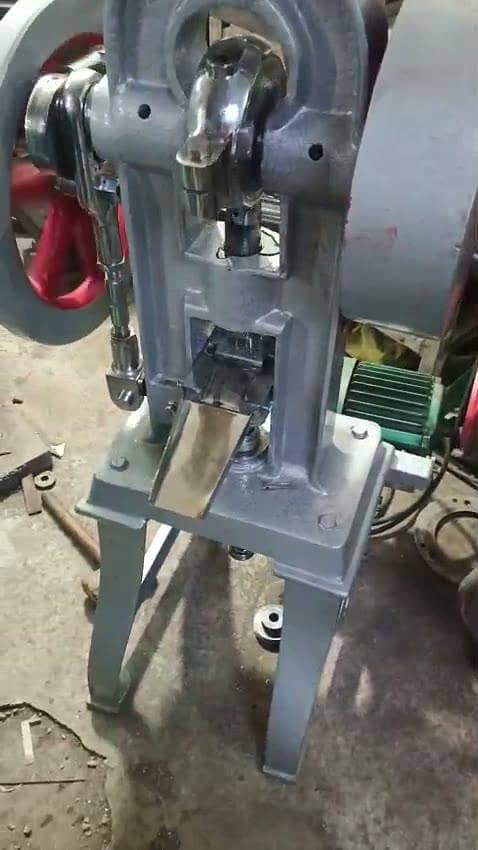 Single Punch Tablet making machine 2