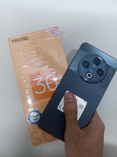 Tecno spark 30 8/128 with Box charger complete wurrenty 3 months