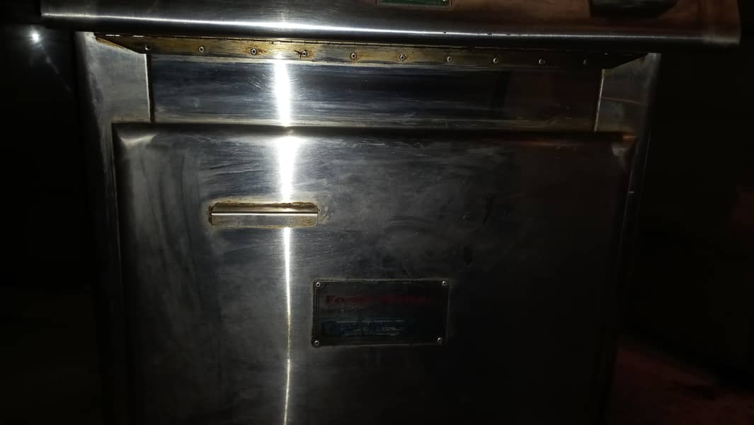 Broaster  Master machine 4