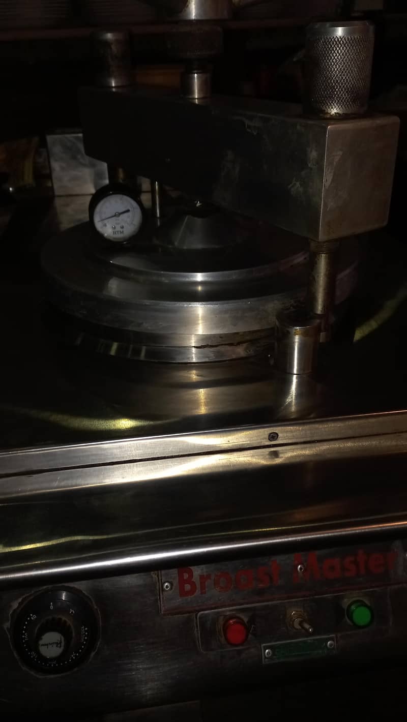 Broaster  Master machine 7