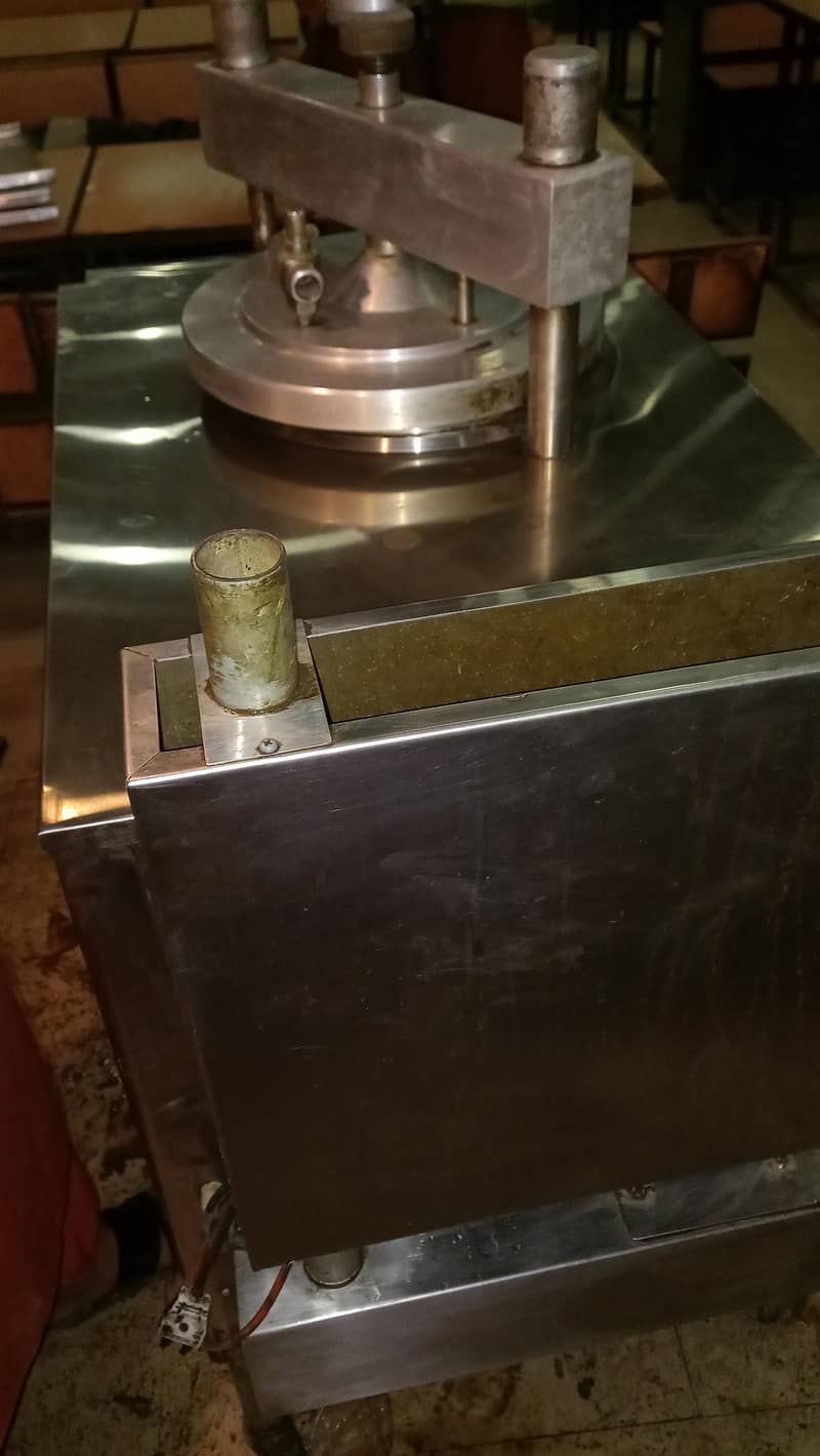 Broaster  Master machine 9