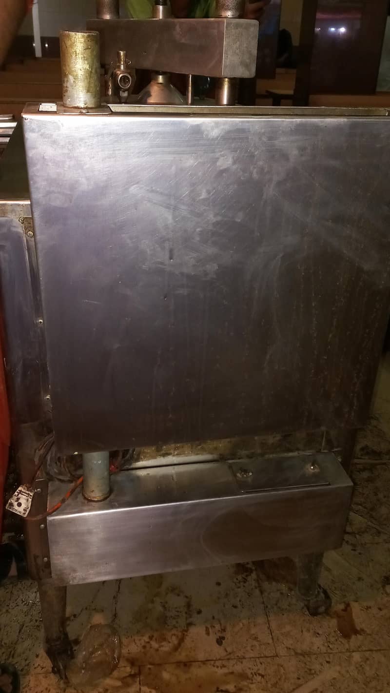 Broaster  Master machine 10