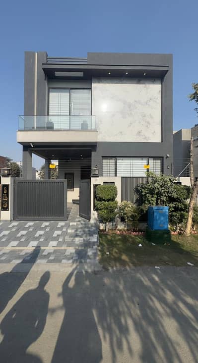 Brand New Fully Furnished Family Home Safe, Comfortable & Park-Adjacent