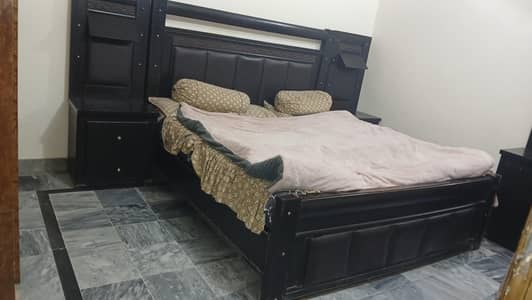 urgent sale room furniture king saize bed
