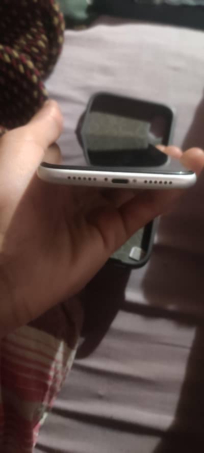 iphone xr good condition non pta 64 gb bettry helth 75