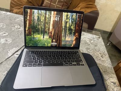 MacBook Air M1 13″ (8GB RAM, 256GB SSD) – Excellent Condition