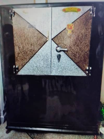 iron bister almari for sale urgent