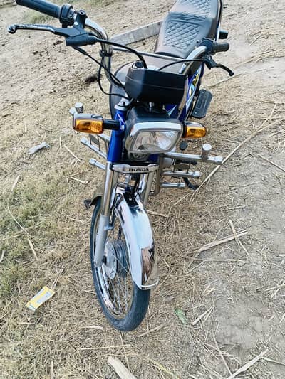 Honda cd 70 Model 24 only 12k use Exchange posible with cd dream/prido